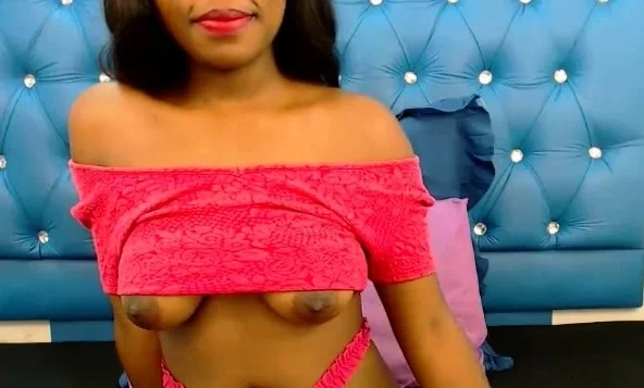 Sexy ebony with nice tits