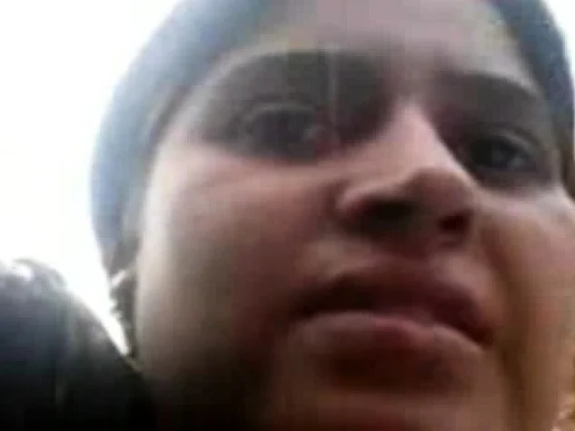Amateur Indian couple makes sextape outdoor