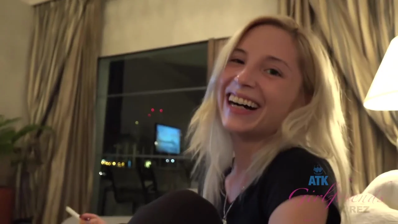 Piper Gets On All 4s To Gape Her Pussy Before The Creampie