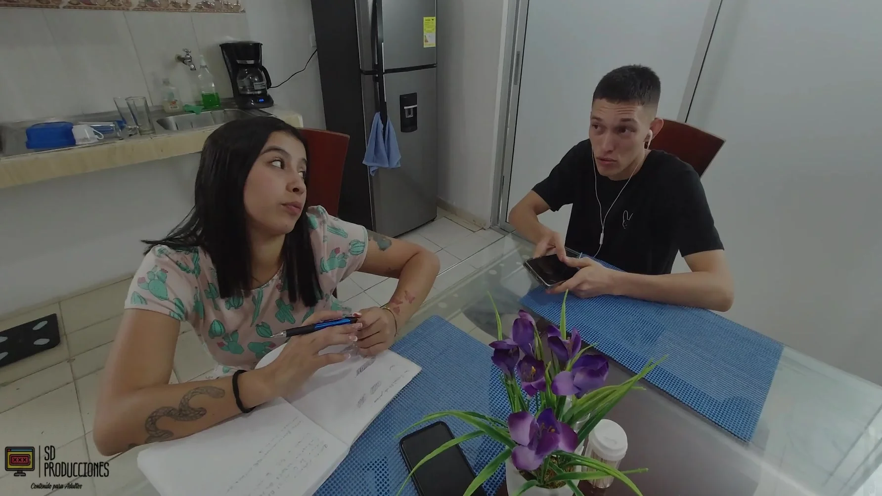 Beautiful Vayolet Masturbates Very Well Without Her Stepbrother Noticing - Porn In Spanish