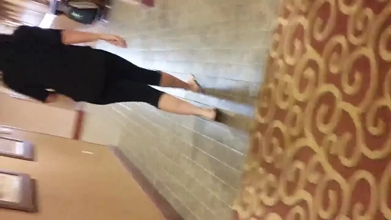 Fit MILF in black spandex walking(FACESHOT)