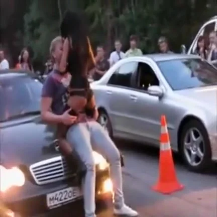 Lucky guy gets a sexy lap dance in the street