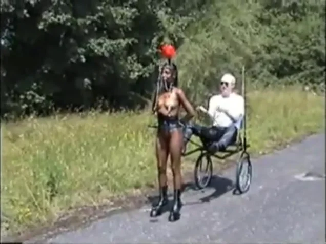 maria ponygirl in trainig outdoor