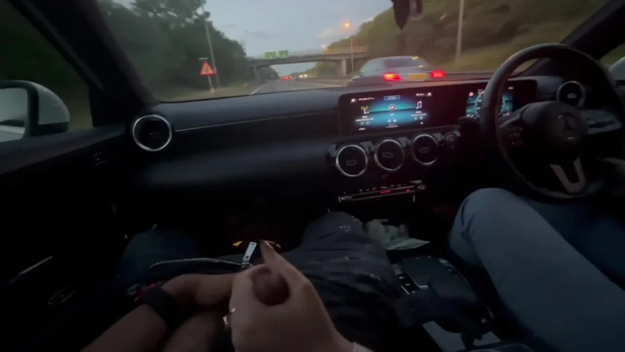 Girlfriend Jerks Me Off While She Drive