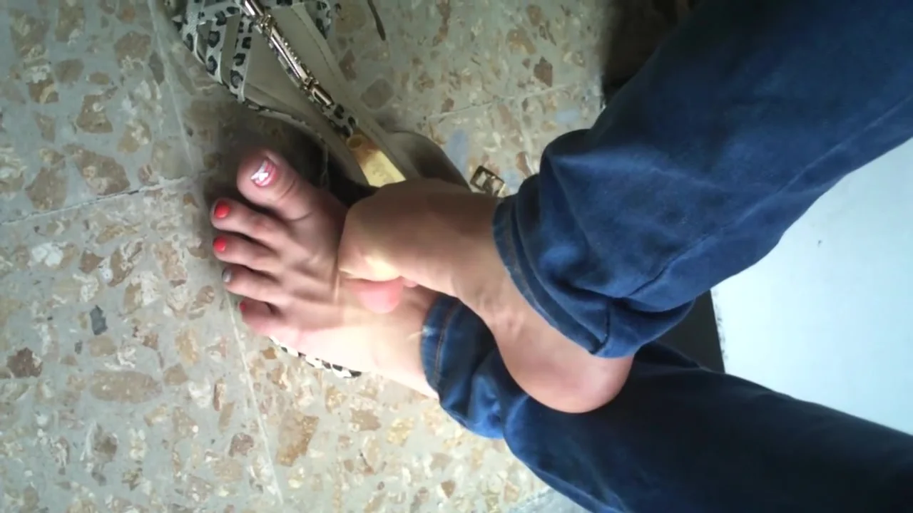 feet play32