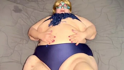 The Fat Mature Takes Off Her Pantyhose And Masturbates Until The Ecstasy