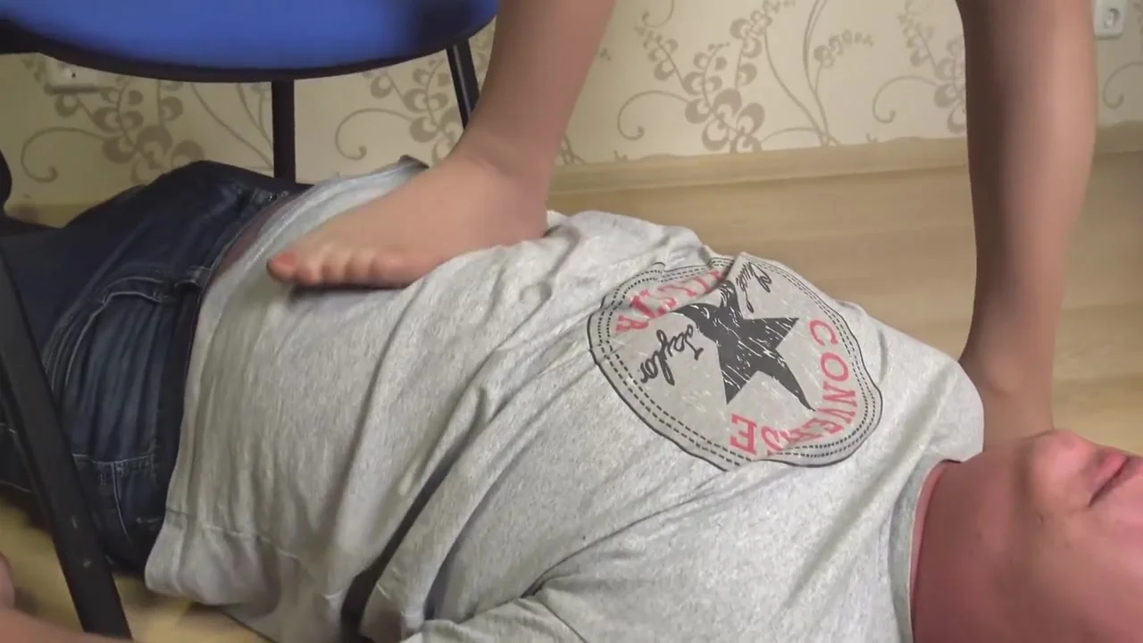 Under Girls Feet 7