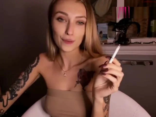 SKINNY CAM MODEL JOYING HER SELF...
