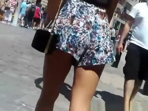 teen 18+ in loose shorts upskirted