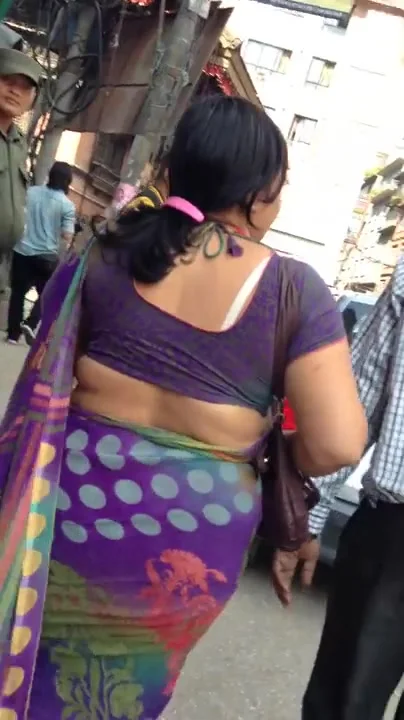 Hot Nepali aunty (bra visible)