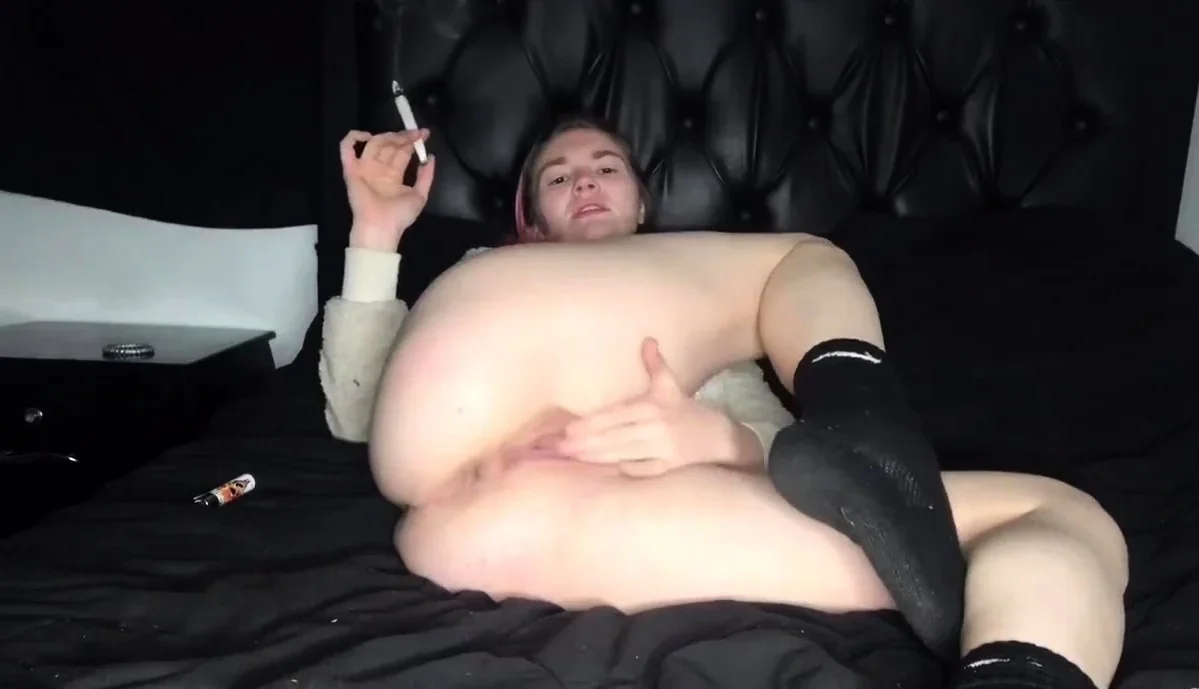 Smoking Hot Roommate Gives Me a Huge Creampie!