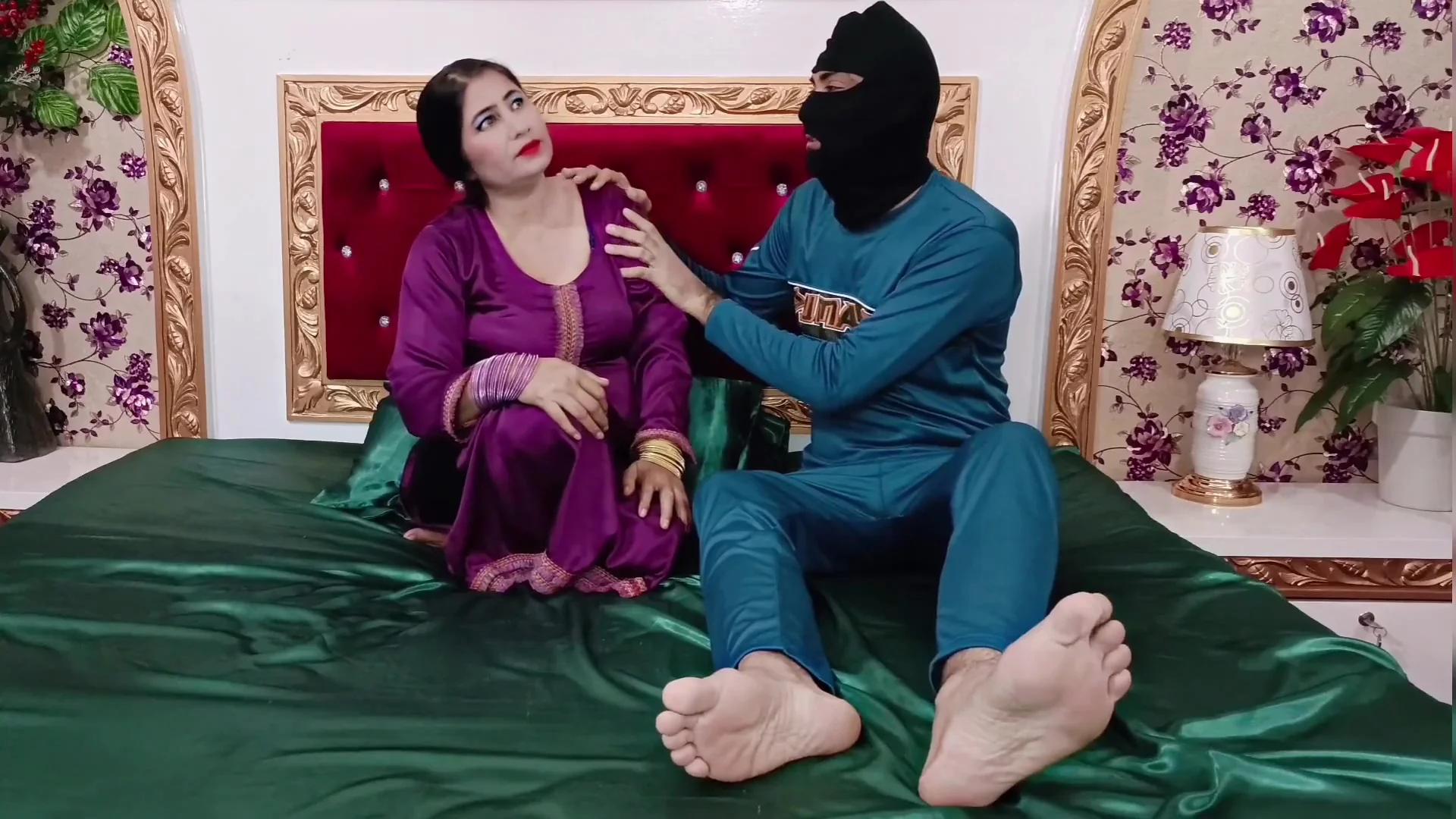 Hot Guy Seduced And Massage Her Step And He Want Fucks With Him