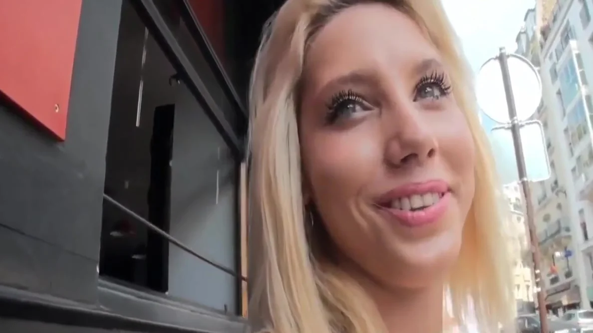 Sexe avec salope blonde cornee