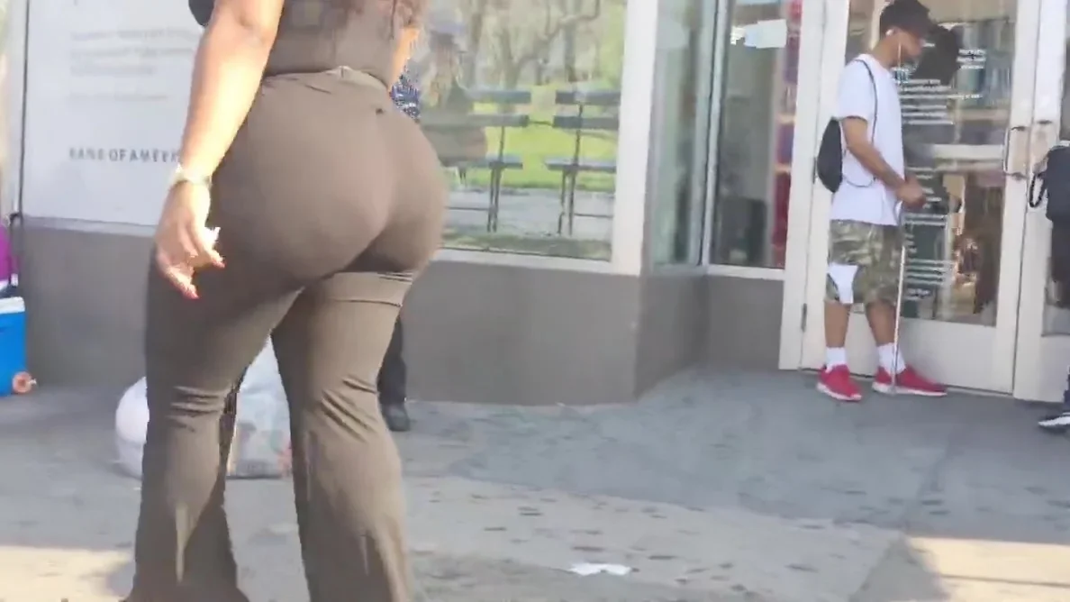 Thick Bubble Booty Ebony Milf in Spandex