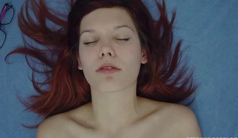 Student explores her pussy