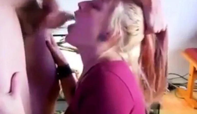 Muie de calitate , o fute in gura . Great blowjob.