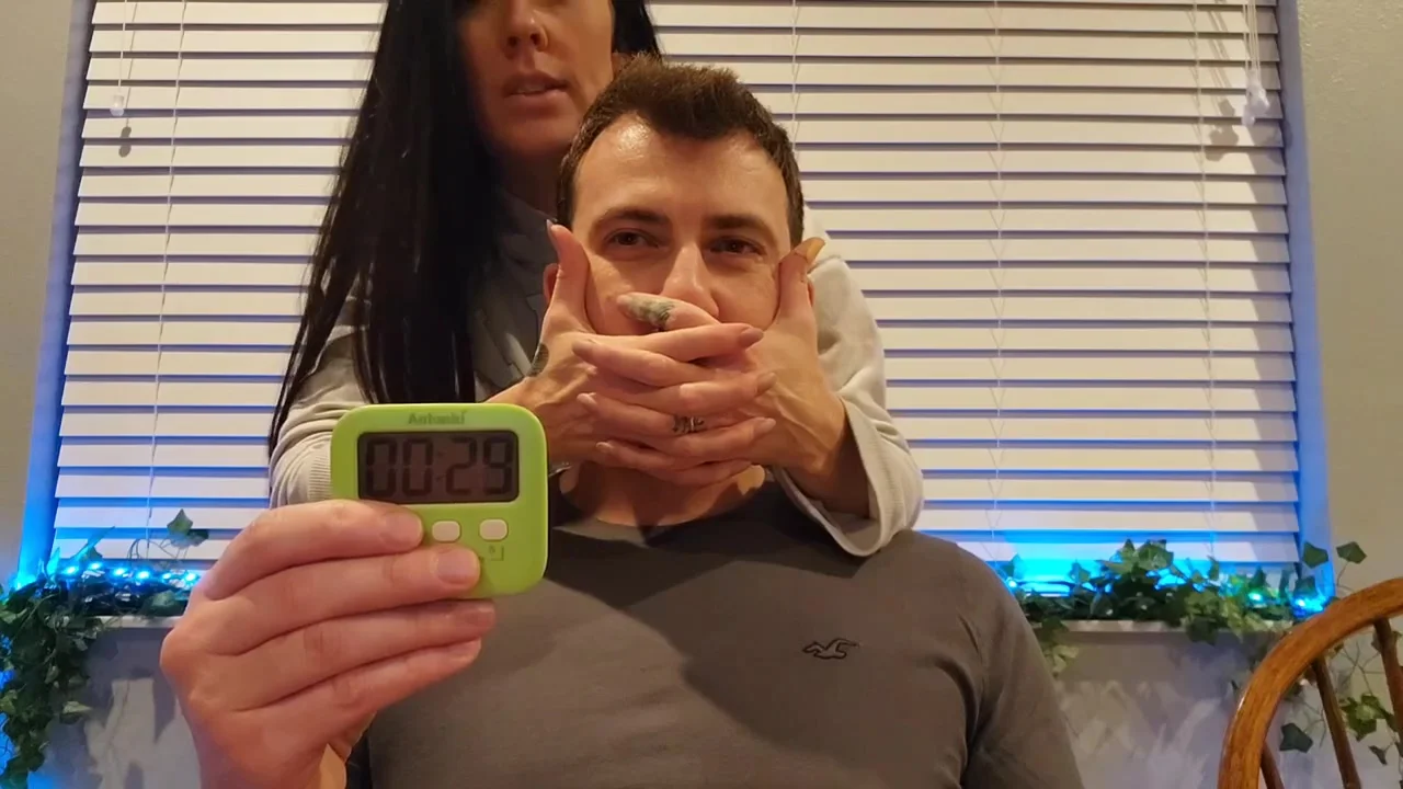 Asmr Handgag / Breathholding