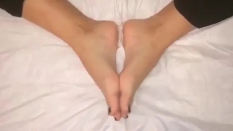 Fei moves her sexy (size 37) feet