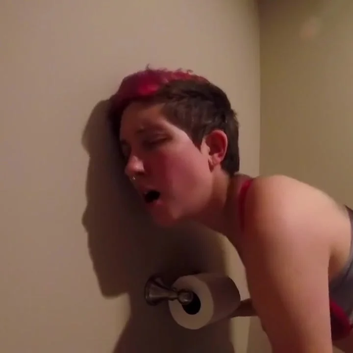 bathroom quicky with booty bling