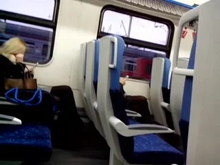 double blondys legs in train) Blondinen Beine im Zug)