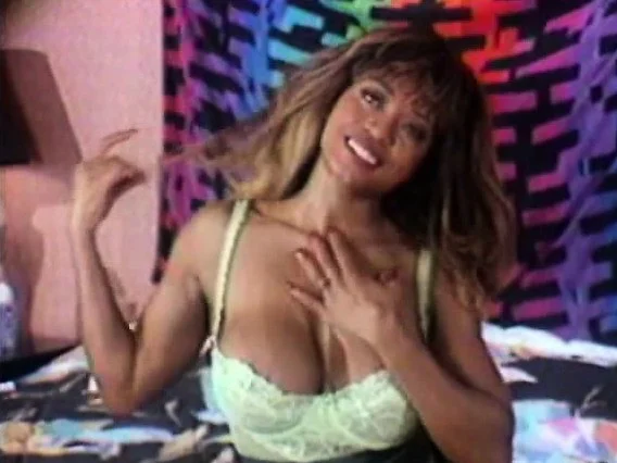 Busty ebony Anna uses her pink dildo to get the juices flowing
