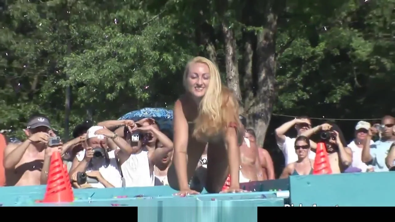 Butt naked amateur chicks enjoy showing off their perfect bodies in public