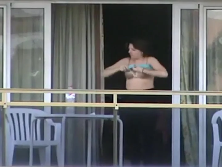Peep on neighbor girl's tits on a balcony