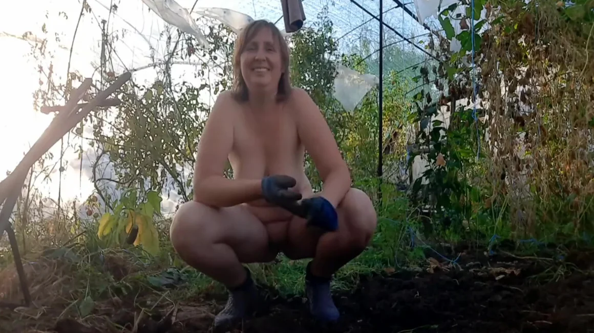 Mirror In The Pussy Im In The Garden