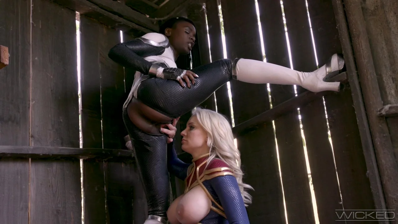 Makes Her Self Squirt Hard With Captain Marvel, Kenzie Taylor And Ana Foxxx
