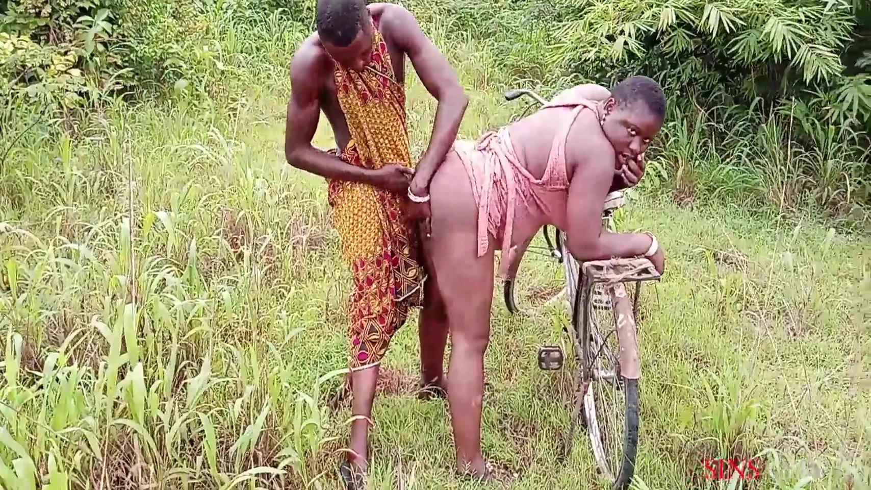 Okonkwo Gave The Village Slay Queen A Lift With His Bicycle, Fucked Her Outdoor 6 Min