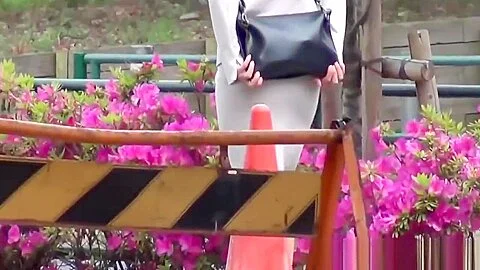 Fetish asian whore peeing in alleyway