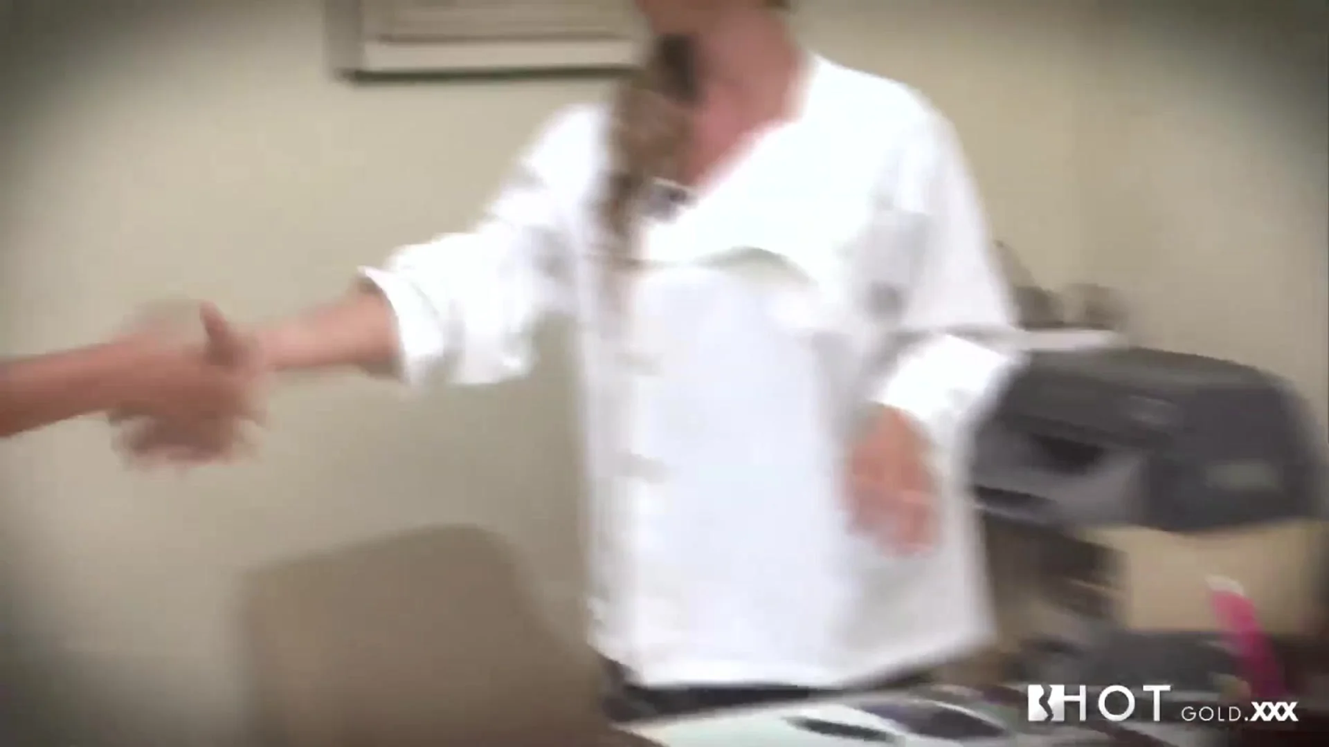 Erica Fontes playing the blonde dentist