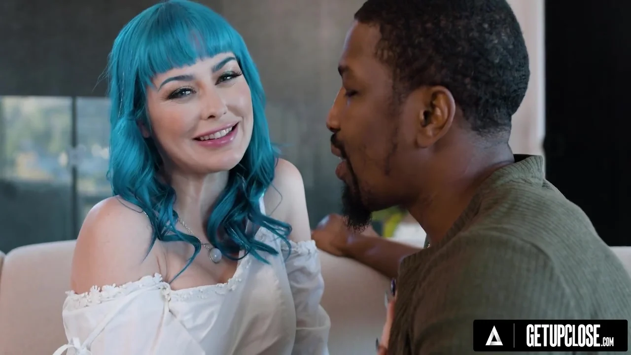 Up Close - Big Tits Beauty Jewelz Blu Has Her Tight Pussy Stretched By Isiah Maxwells