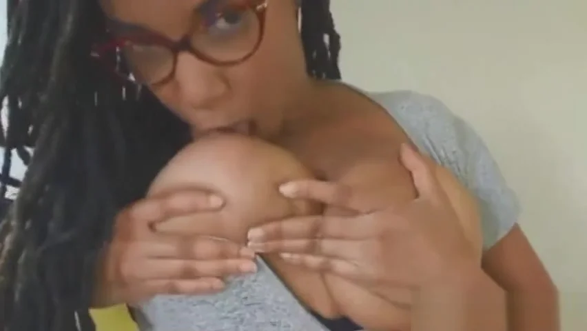 Hairy all natural ebony CamillaJay with huge boobs and yummy pussy