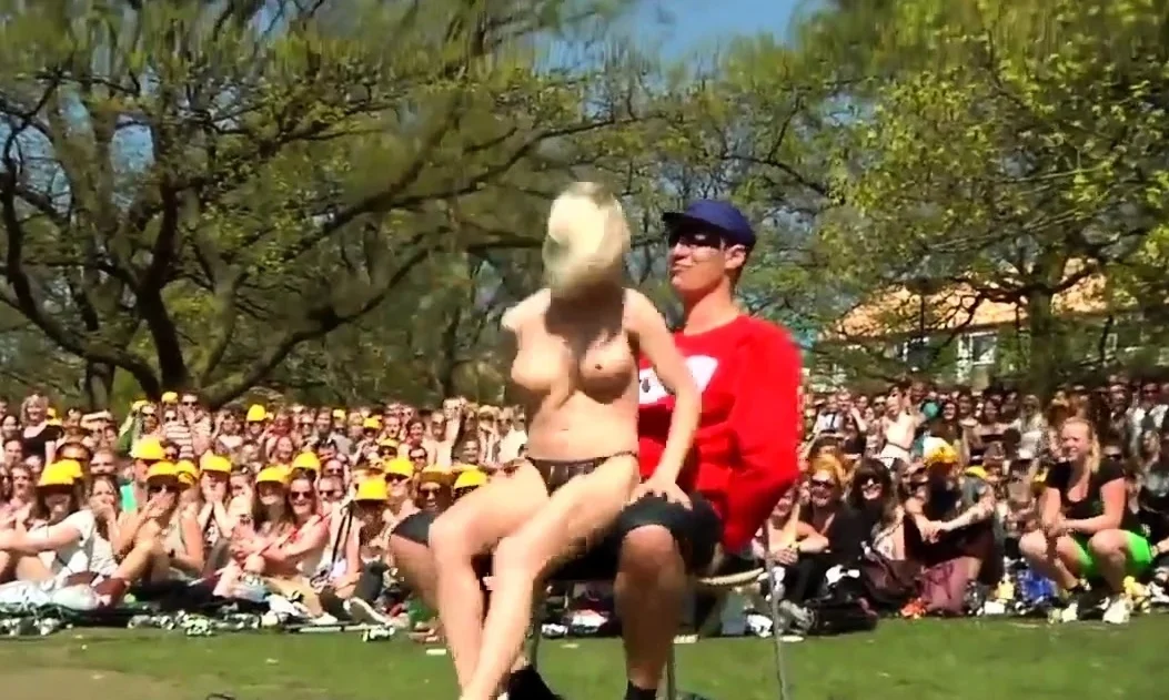 Fully Nude Lapdance in front of a Crowd