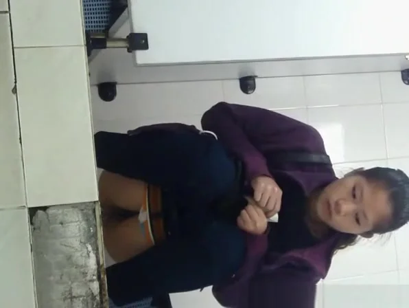 Japanese teen 18+ caught pissing
