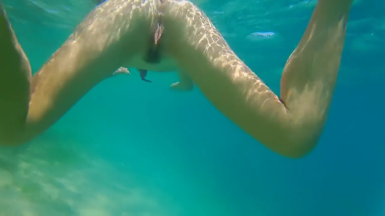 Underwater Quick SEX at PUBLIC BEACH
