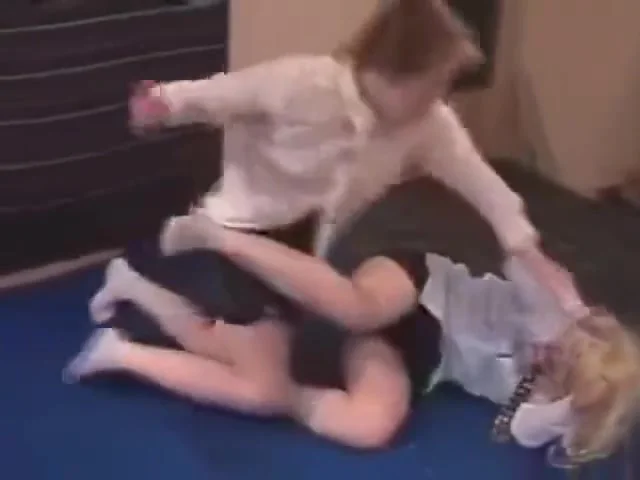russian schoolgirls 18+ catfight