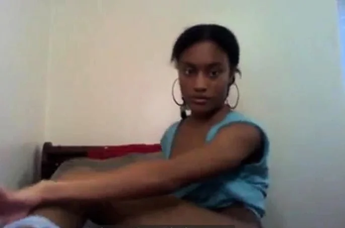Ebony Amateur Bends Over in Webcam Close-Up