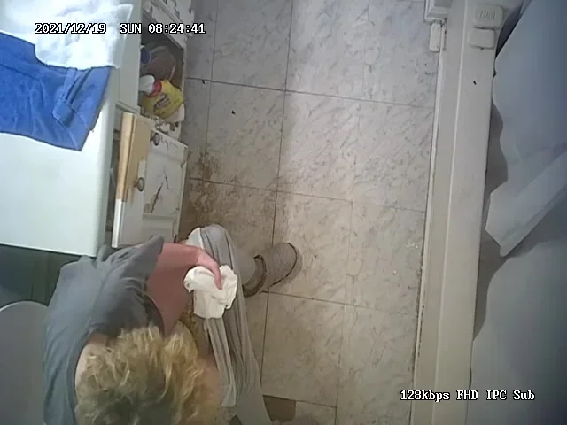 Milf bathroom unaware