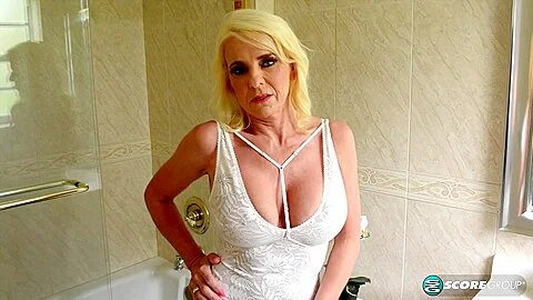 Granny squirts! - 60PlusMilfs