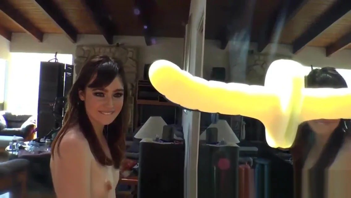 Round assed ho in heels sucks toy