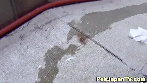 Hot japanese babe pisses in public alley