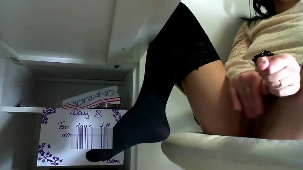 MASTURBATE AT WORK : DAY 8 : ITS WEEKEND TIME