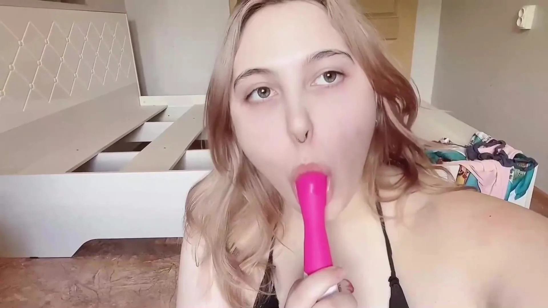 Foot Fetish Stoking And Use Vibrator For Cum