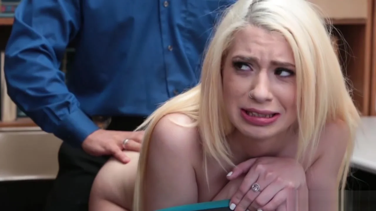 Tiny shoplifter Joseline gave her pussy for freedom