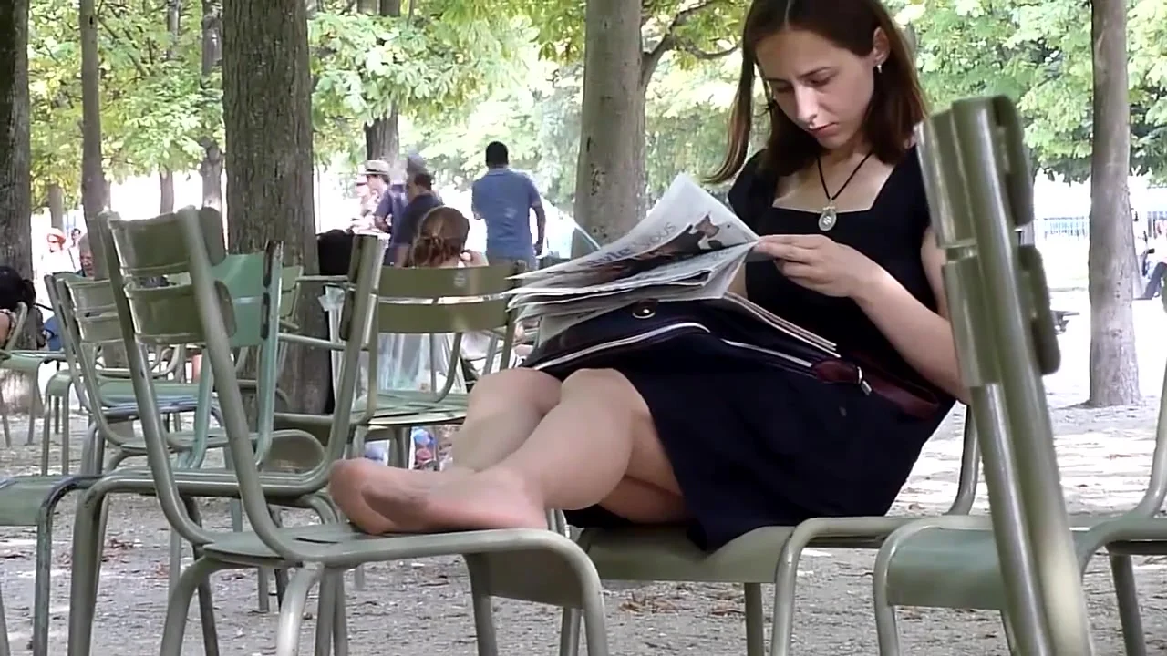 Candid Sexy Nylon Feet in Paris