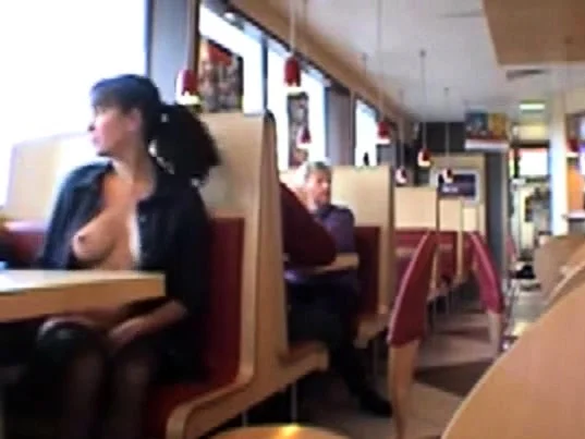 Busty babe flashing in a restaurant