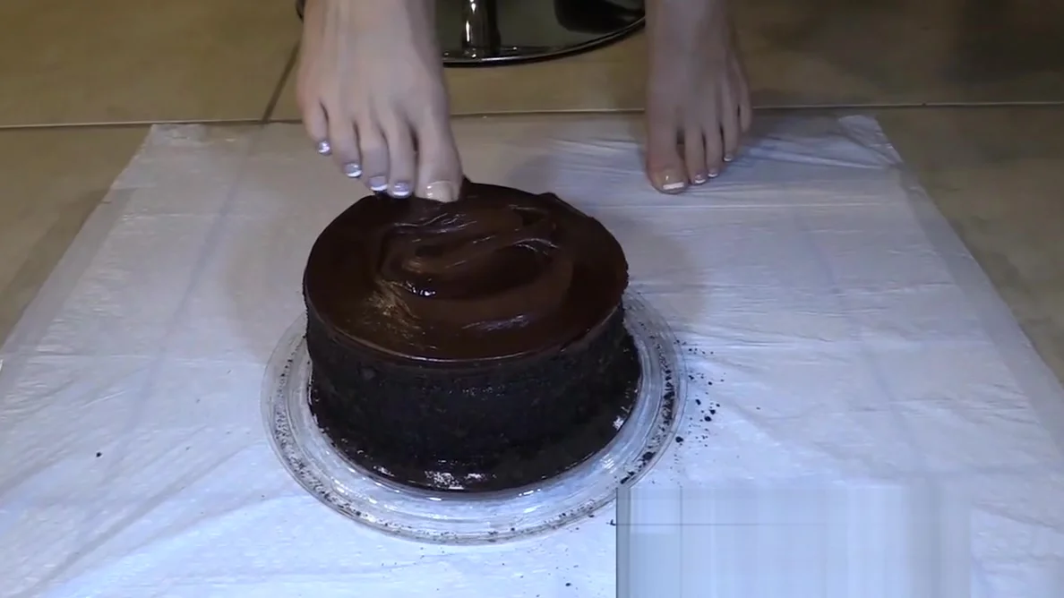 Lelu Love-Lick Messy Chocolate Cake Off My Feet JOE