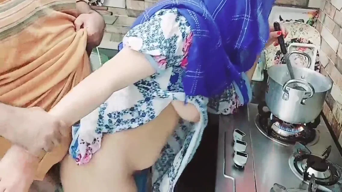 Xxx Desi Shy Aunty Fucked In Kitchen By Her While Not At Home And Aunty Scolding To Clear Hindi Audio Dirty Talking 12 Min